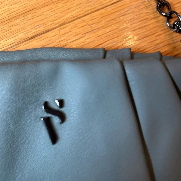 Vera Wang Blue Shoulder Bag NWT with Pleated Design STUNNING - Picture 8 of 16